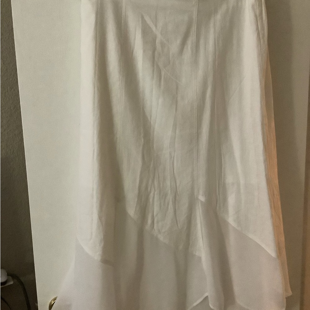 Flared solid white skirt Chico’s Size 3 (18) Handkerchief hem and elastic waist